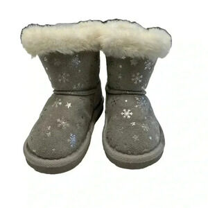 Frozen gray & white w/ snow flakes & rhinestones girls boots size 6 NWOT